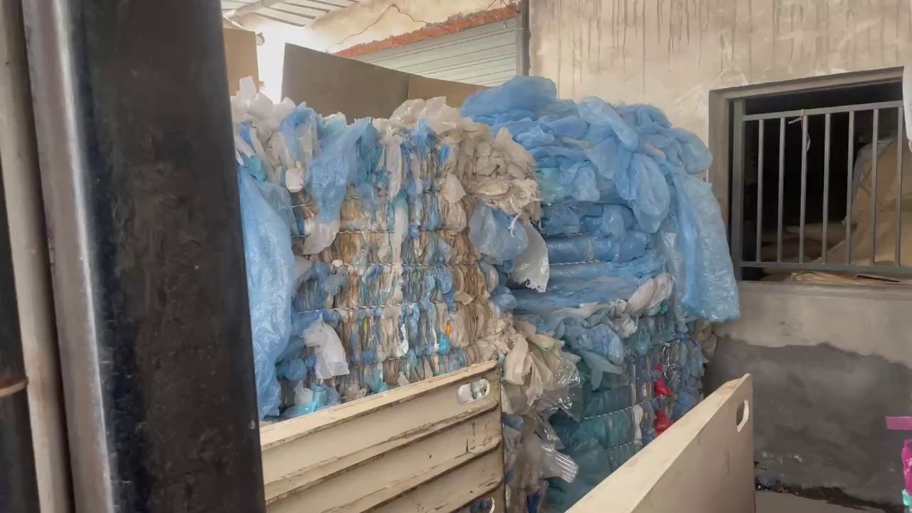 出售PE膜废料，出给造粒的多，长期有货