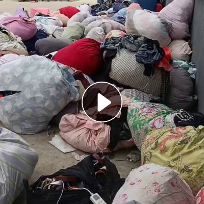 长期出售旧衣服黑料，下脚料，燃烧料，一天会有三四吨，货在江苏宿迁
