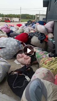 长期出售旧衣服黑料，下脚料，燃烧料，一天会有三四吨，货在江苏宿迁