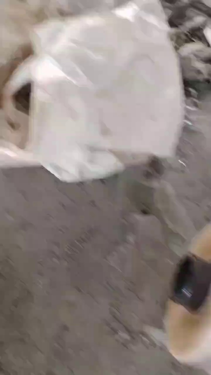 出售倒闭厂的下来的pet膜，无胶，现货8-10吨左右