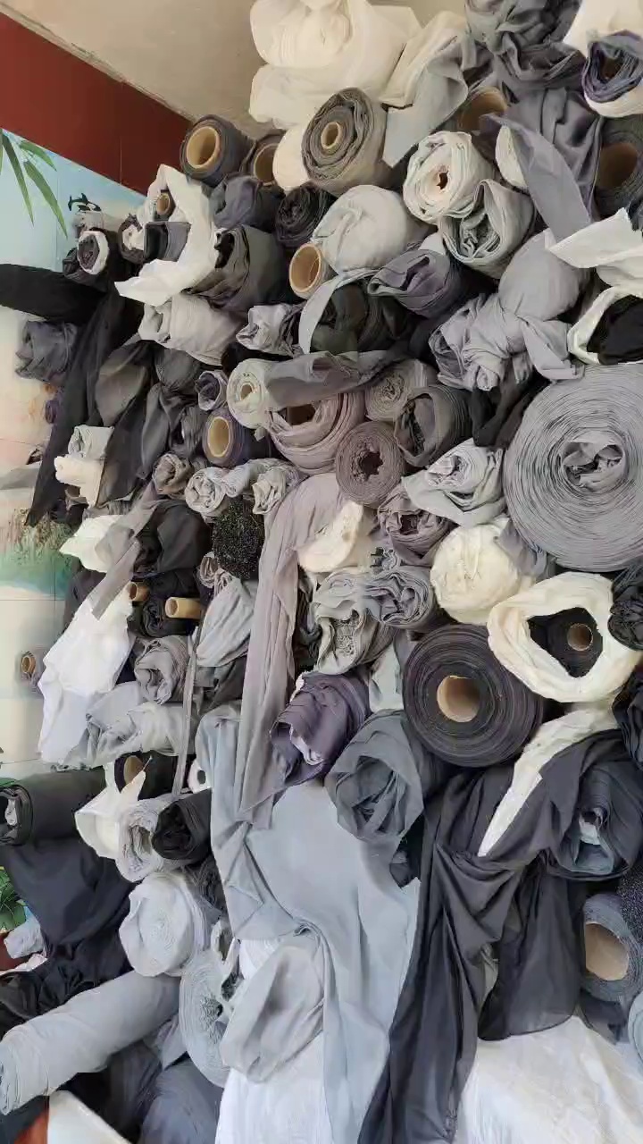 长期出售涤纶卷材，涤纶废布，有带胶的跟不带胶的