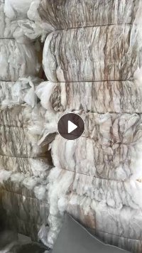 出售高压膜废料,保鲜膜废料,打包机有点生锈,说可以干造,二级料也有,现货10吨左右