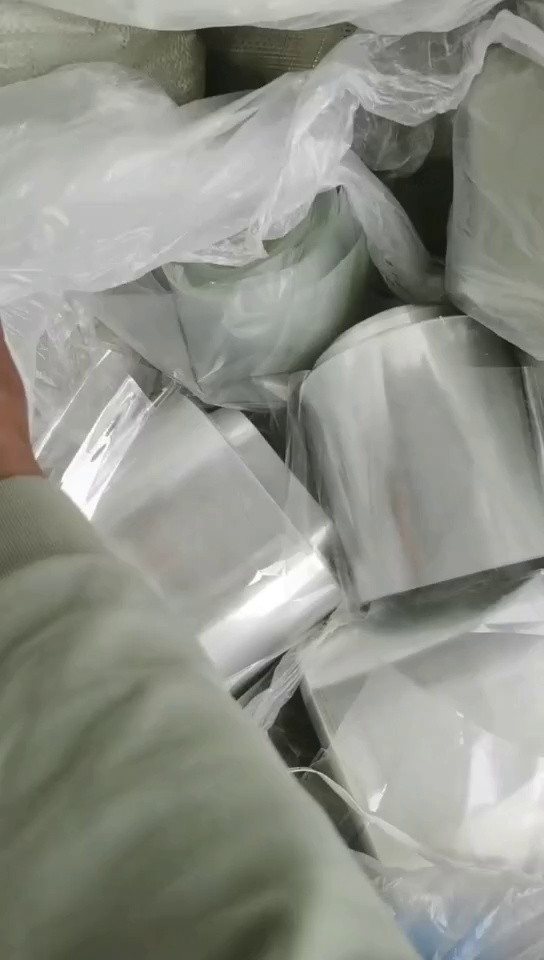 出售无胶PET卷膜，滑膜压包料，现货10吨