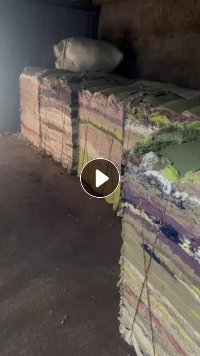 长期大量出售涤纶毛毛料，颜色都混在一起卖，没有分开，每个月30吨左右，厂在浙江金华