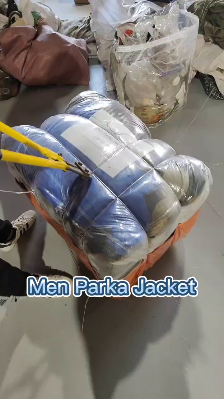 长期回收旧衣服男装，男装防寒服，出口用，月需40吨