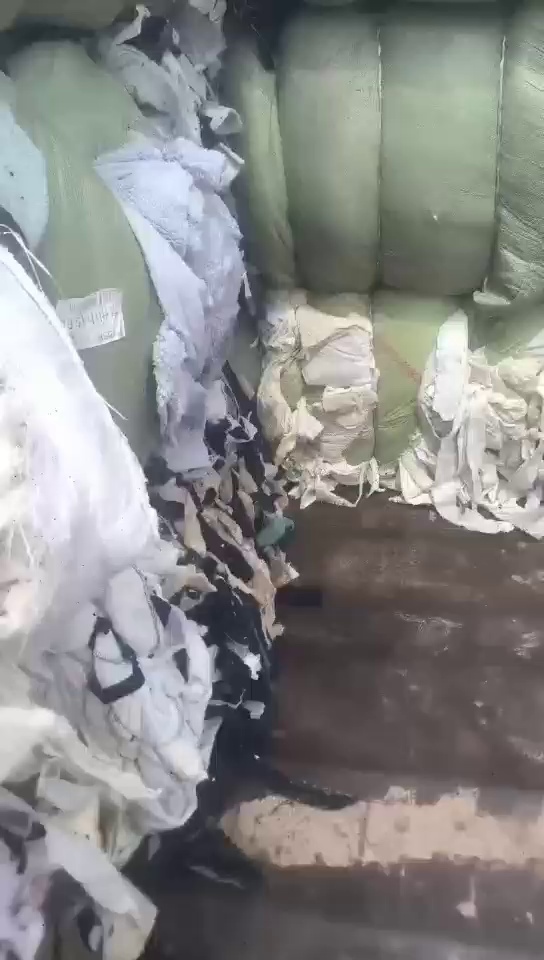 长期大量出售涤纶废布，杂色出，每个月30吨左右，厂在福建莆田