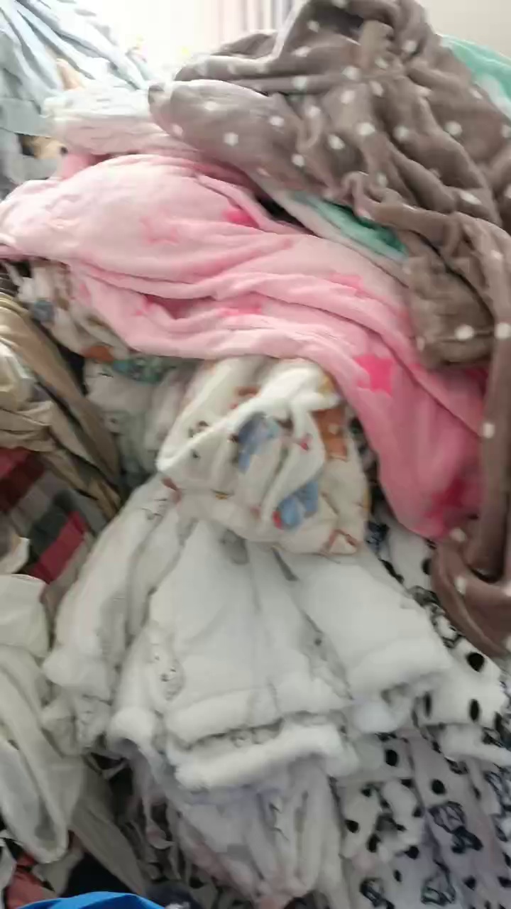 出售库存裤子，毛绒睡裤，绒裤，现货有四五千件，货在山东滕州