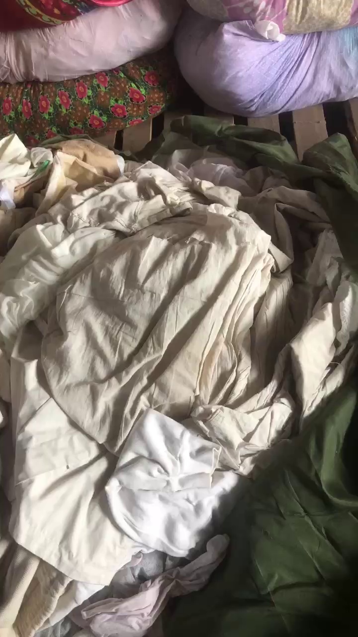 长期出售旧衣服统白，白料，开花料，月供4.2米一车，货在江苏淮安
