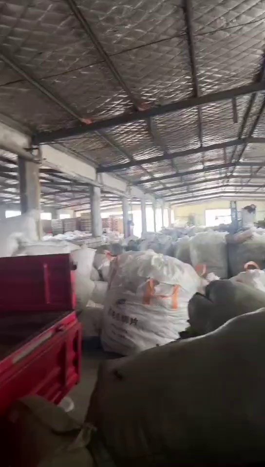 长期大量出售涤纶废丝，有白色的和彩色的，每个月有几十吨，厂在山东潍坊