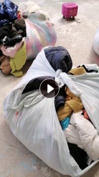 长期出售羽绒服,现货4米2一车,货在江西南昌
