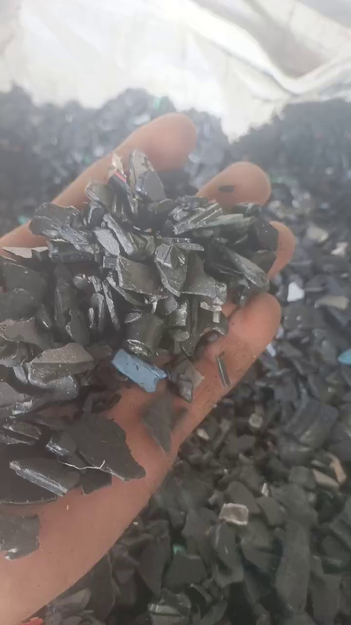 出售聚碳合金破碎料，充电器外壳破碎料