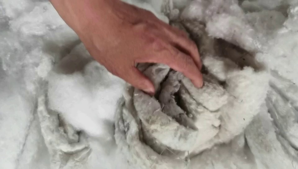 长期回收丝绵被，丝绵下脚料，便宜的，开花做被子和床垫用，年需几百吨，厂在湖北武汉