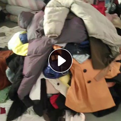 长期出售旧衣服分拣货，夏装，冬装，白料，毛衣等，每月能有300吨分拣货，厂在四川成都