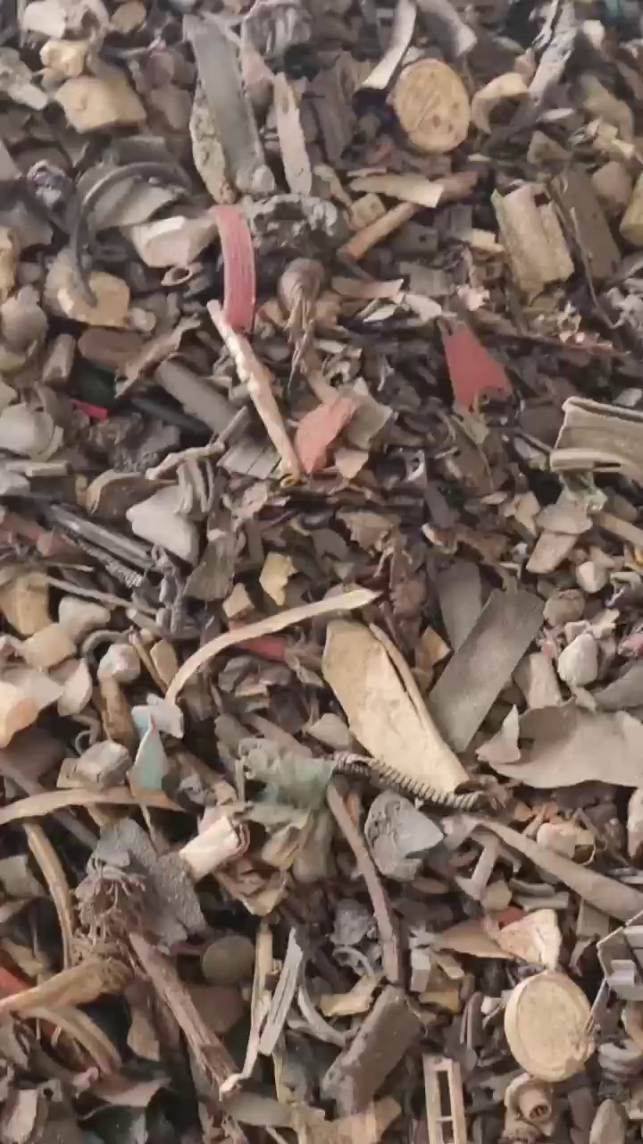 长期出售杂塑料，金属有挑走，可造粒，现货70多吨