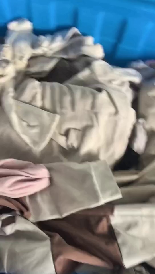 长期出售旧衣服白料，统白，开花料，有四个分拣厂，在合肥，东营，潍坊，济南