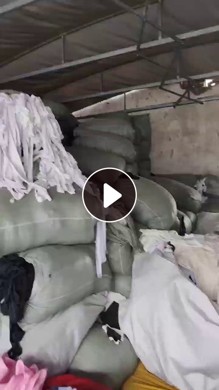长期出售梭织涤纶废布条，有黑色和白色的，每个月7-8吨左右，厂在江苏苏州