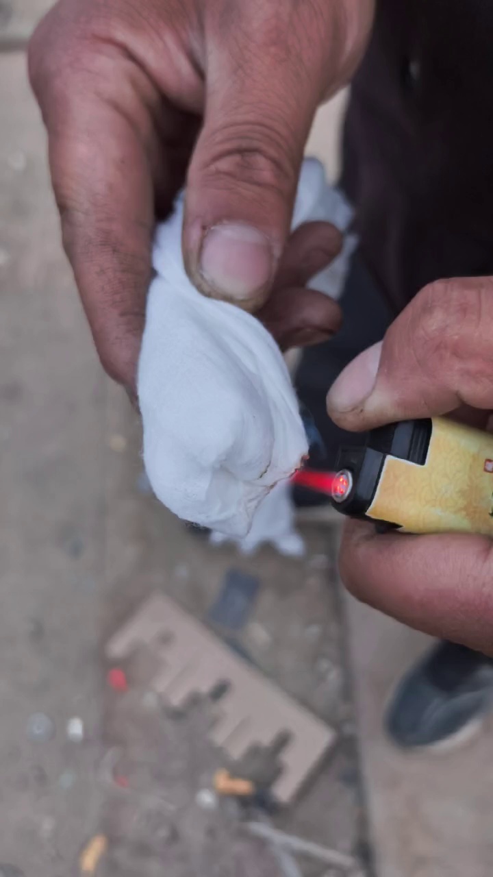 长期出售汽车内饰厂下来的无纺布边角料，白色无纺布，现货有9米6一车，货在陕西西安