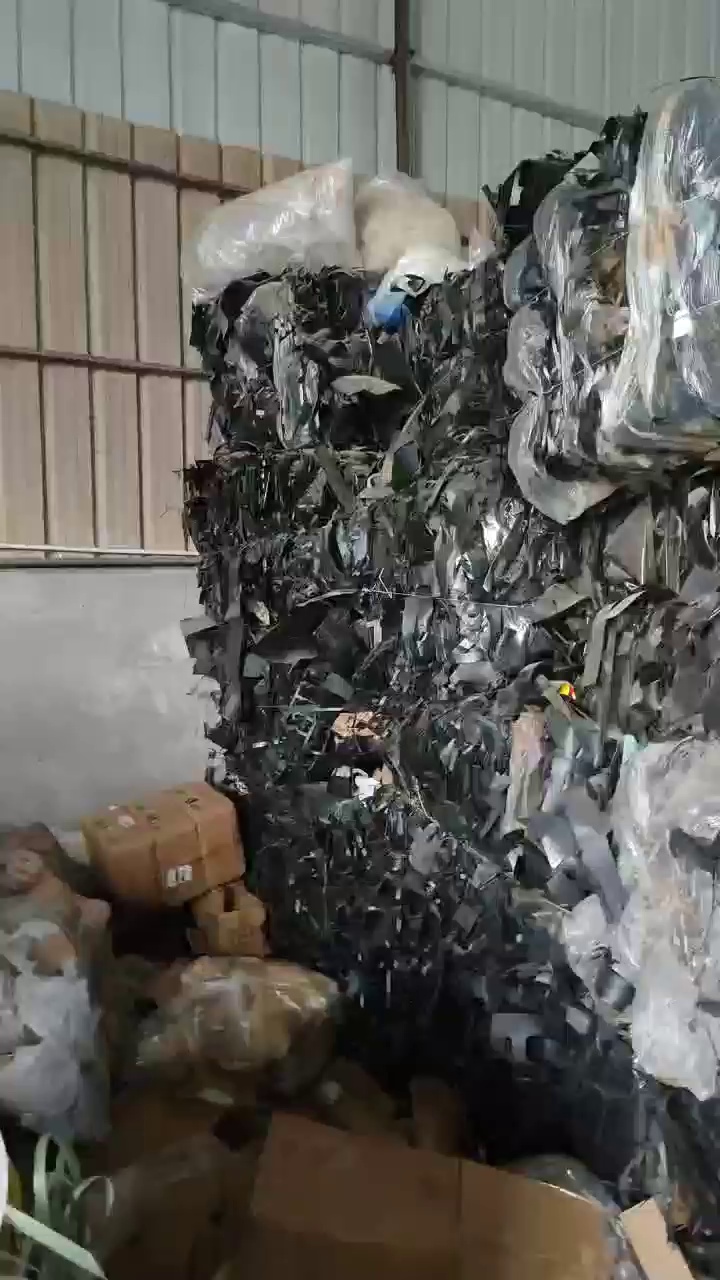 出售PC薄片，带胶不带胶的都分开也，都是阻燃的，现货20吨