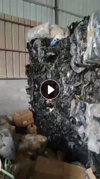 出售PC薄片，带胶不带胶的都分开也，都是阻燃的，现货20吨