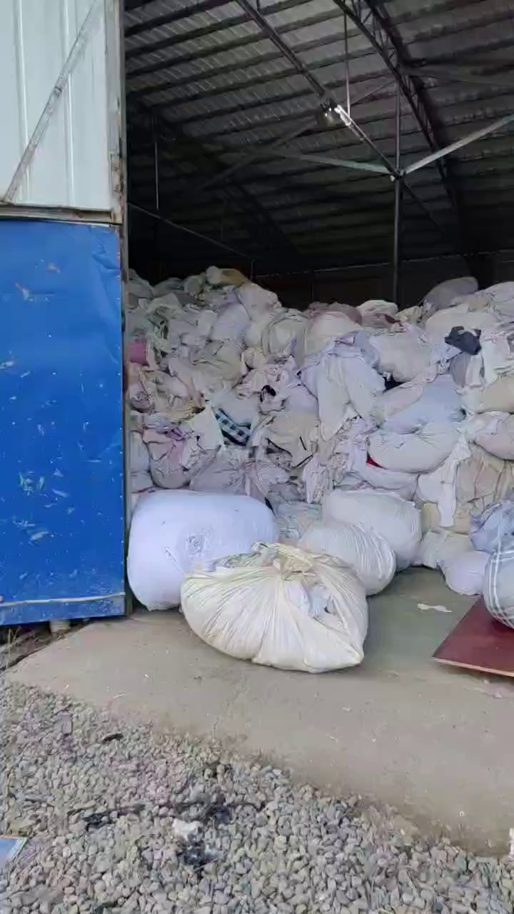 长期出售旧衣服白料，统白，现货有百来吨，货在湖南常德