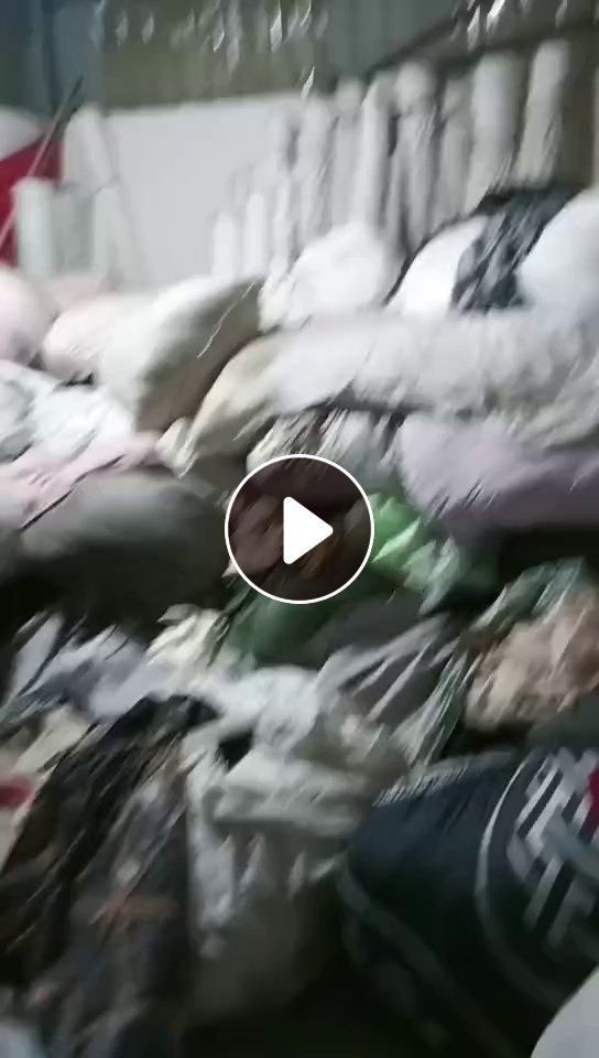 长期大量出售家纺厂下来的涤纶废布，杂色出白色少，每个月20-30吨，厂在浙江长兴