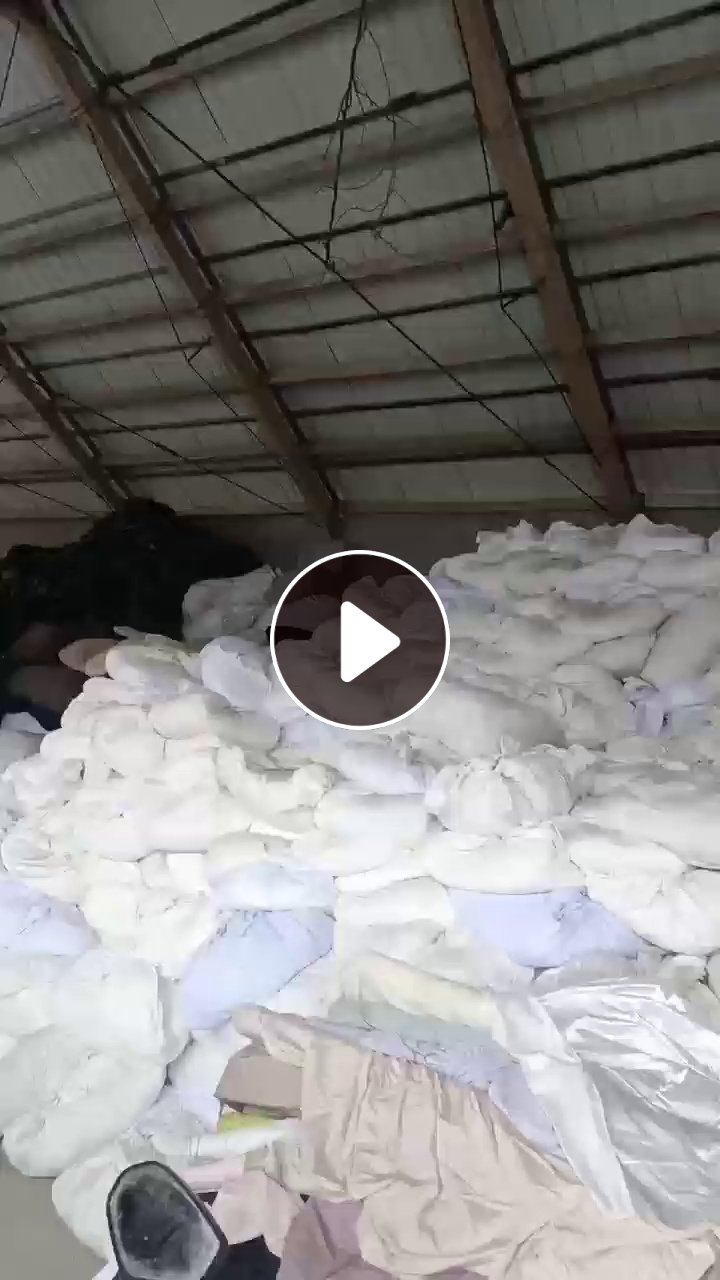 长期大量出售涤纶三色料和涤纶针织白料，含水分，现货60吨左右，厂在安徽安庆