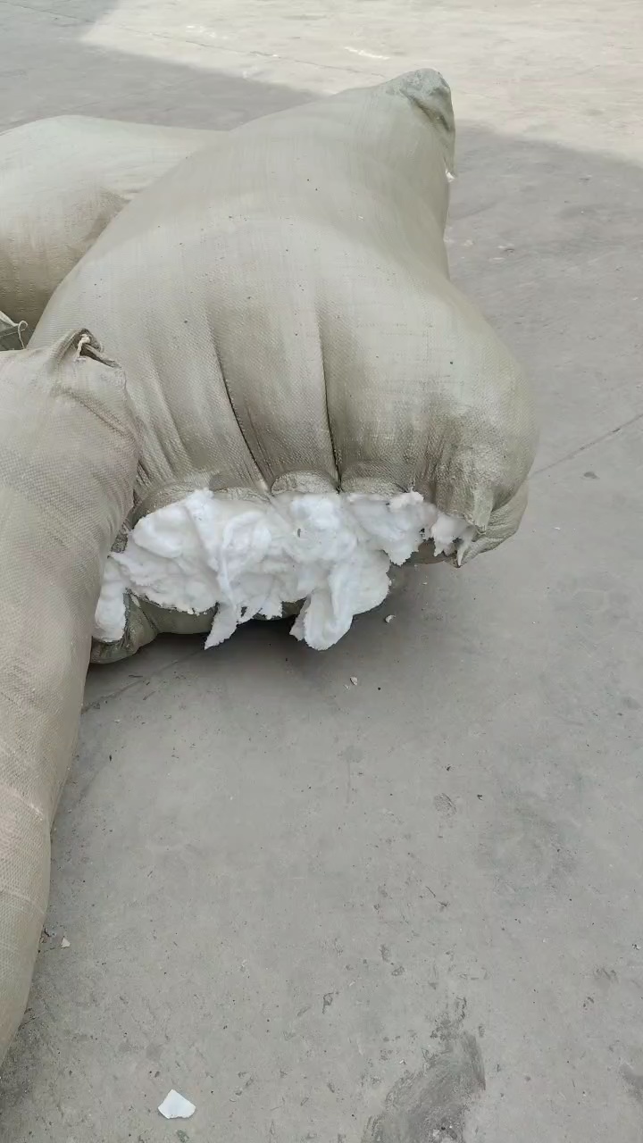 长期出售双面绒涤纶废布，涤纶边角料，绒布下脚料，现货三十吨左右