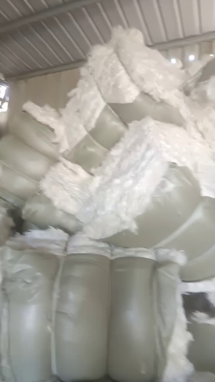 长期出售涤纶缆绳开花料，已经开好的了，含水8个水左右，月供100吨左右，可以根据要求定制