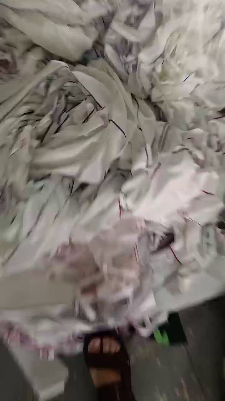 长期出售涤纶废布，大块布，每个月7-8吨左右， 厂在广东广州