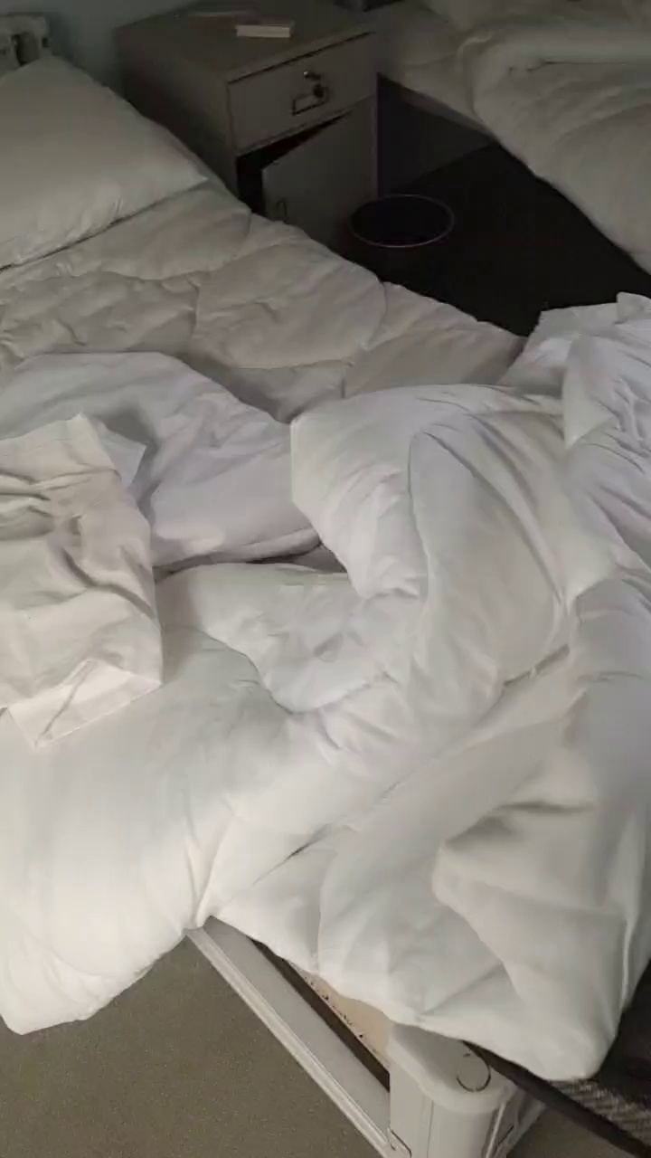 现货处理一批库存被褥，方舱医院下来的，全新的，没有用过，现货10吨左右，货在河南新乡