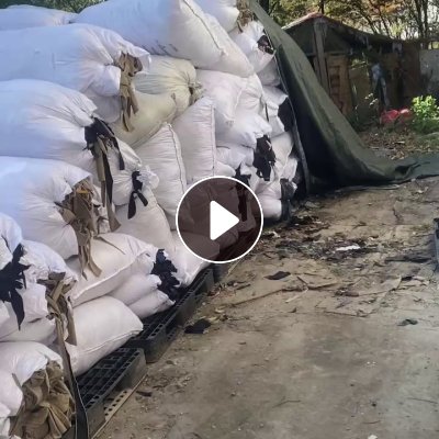 大量出售各种服装下脚料，化钎拉丝料。锦氨废料，白色涤棉纯棉 各种 开花料，醋酸布