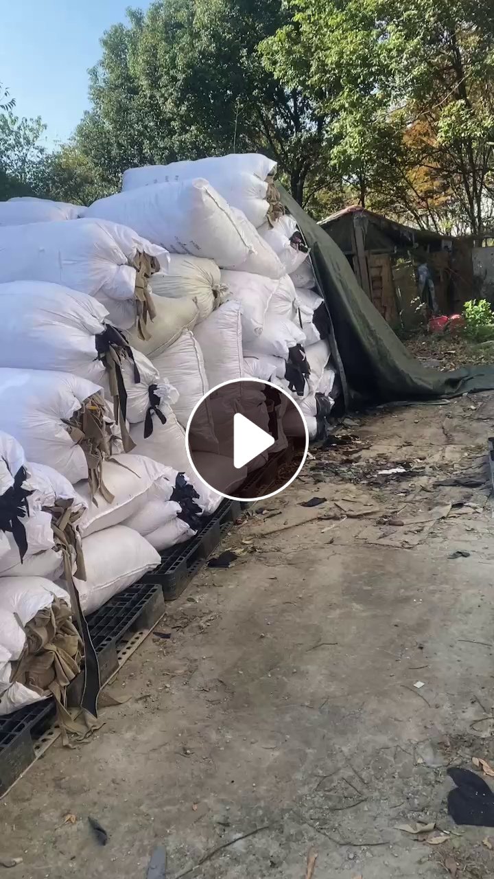 大量出售各种服装下脚料，化钎拉丝料。锦氨废料，白色涤棉纯棉 各种 开花料，醋酸布