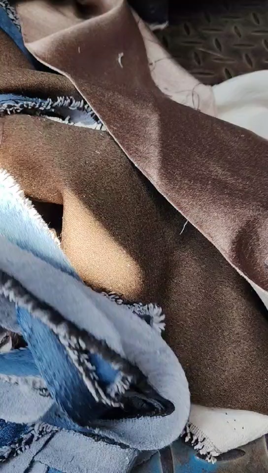 长期出售涤纶窗帘废布，窗帘边角料，月供二三十吨