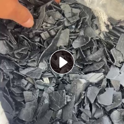 大量出售汽车内饰板和保险杠粉碎料，现货两百吨