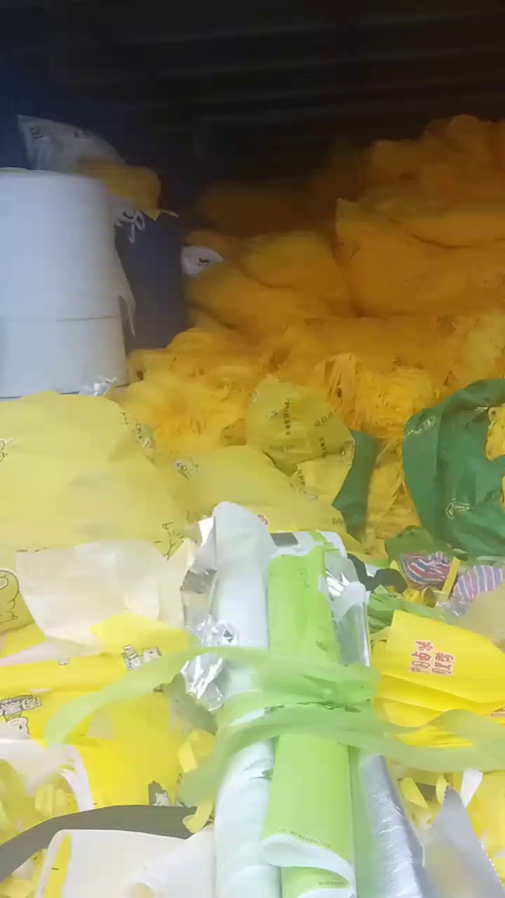 长期出售PP无纺布，丙纶无纺布，无纺布边角料10-20左右钙粉，月供60吨左右，货在湖北仙桃