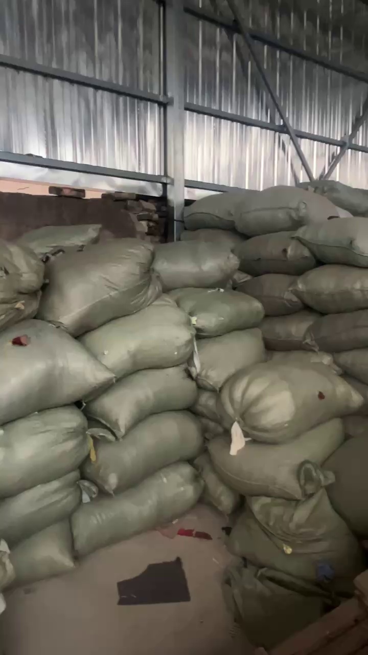 长期出售涤纶废布，涤纶造粒布，分浅色跟深色，现货有50吨左右，货在湖北仙桃