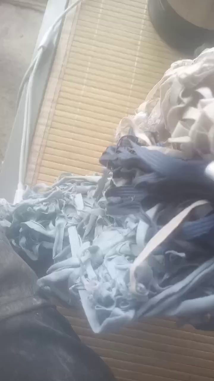 长期出售废布统货，拉丝布，尼龙，涤纶等可拉丝料都有，月供五六十吨