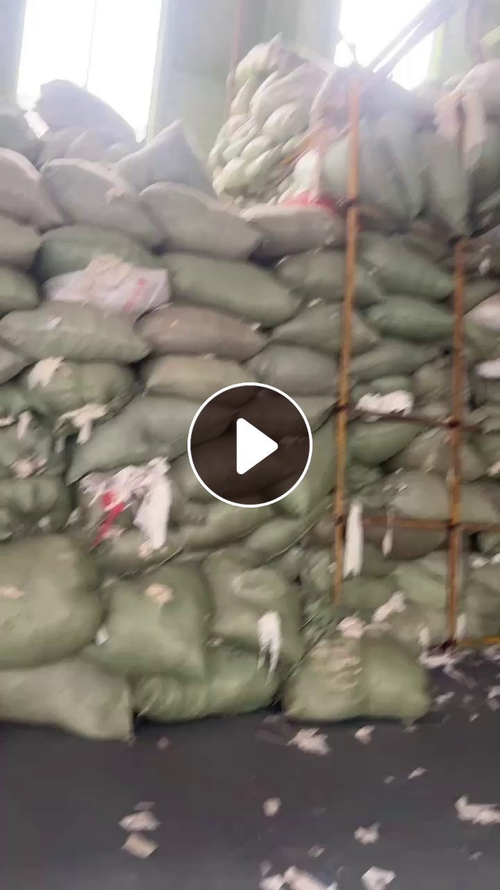 长期出售涤纶氨纶棉布化纤牛仔烟布，按颜色分类，每天走一两大车货，货在湖北天门