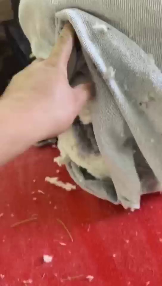 长期出售涤棉毛毛料，含棉不到10%，印染厂下来的，都是干料，每个月30吨以上，货在江西南昌