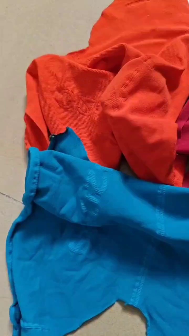 长期出售瑜伽服下脚料，锦氨废布统货，锦纶废布，月供20吨左右