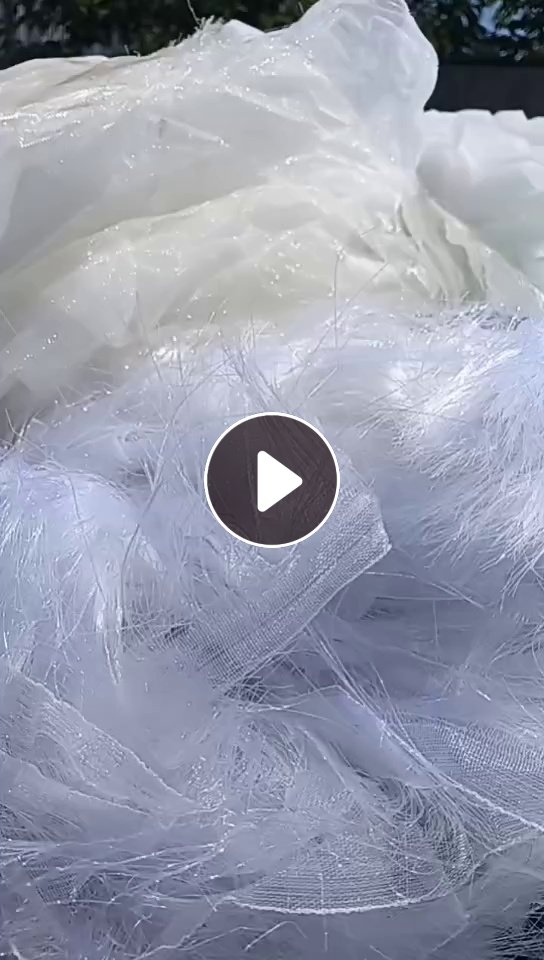 长期出售白色的涤纶废布，涤纶网纱，涤纶边角料，现货几十吨