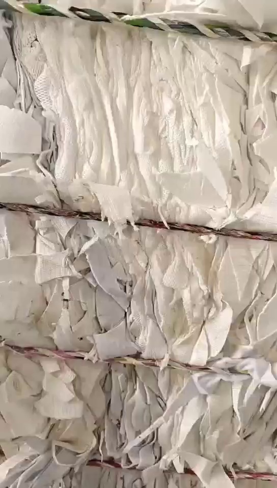 长期出售鞋帮布，纯涤纶的，无浆无胶，各种颜色都有， 现货一百多吨，压包好的，厂在福建莆田