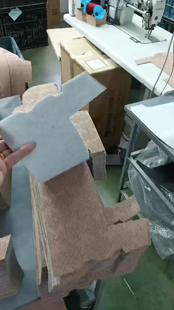 出售汽车内饰边角料，有发泡也有不发泡的，月供40吨