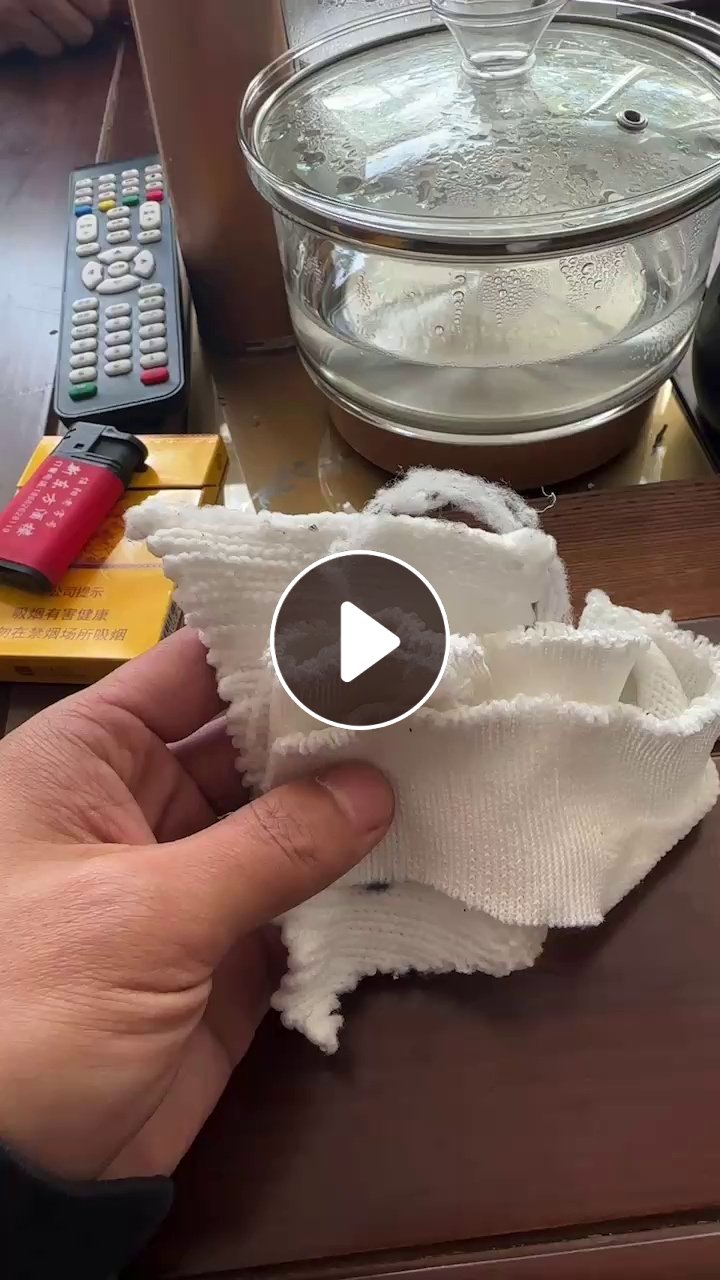 长期大量收购白色毛衣片，要纯涤纶丝100D以上织来出来毛衣，每个月需要500吨左右，厂在江苏苏州