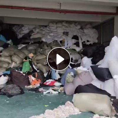 长期大量出售涤纶大块布，白色的和彩色的两种，有带水的和没水分的，几十吨，厂在江苏苏州