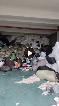 长期大量出售涤纶大块布，白色的和彩色的两种，有带水的和没水分的，几十吨，厂在江苏苏州