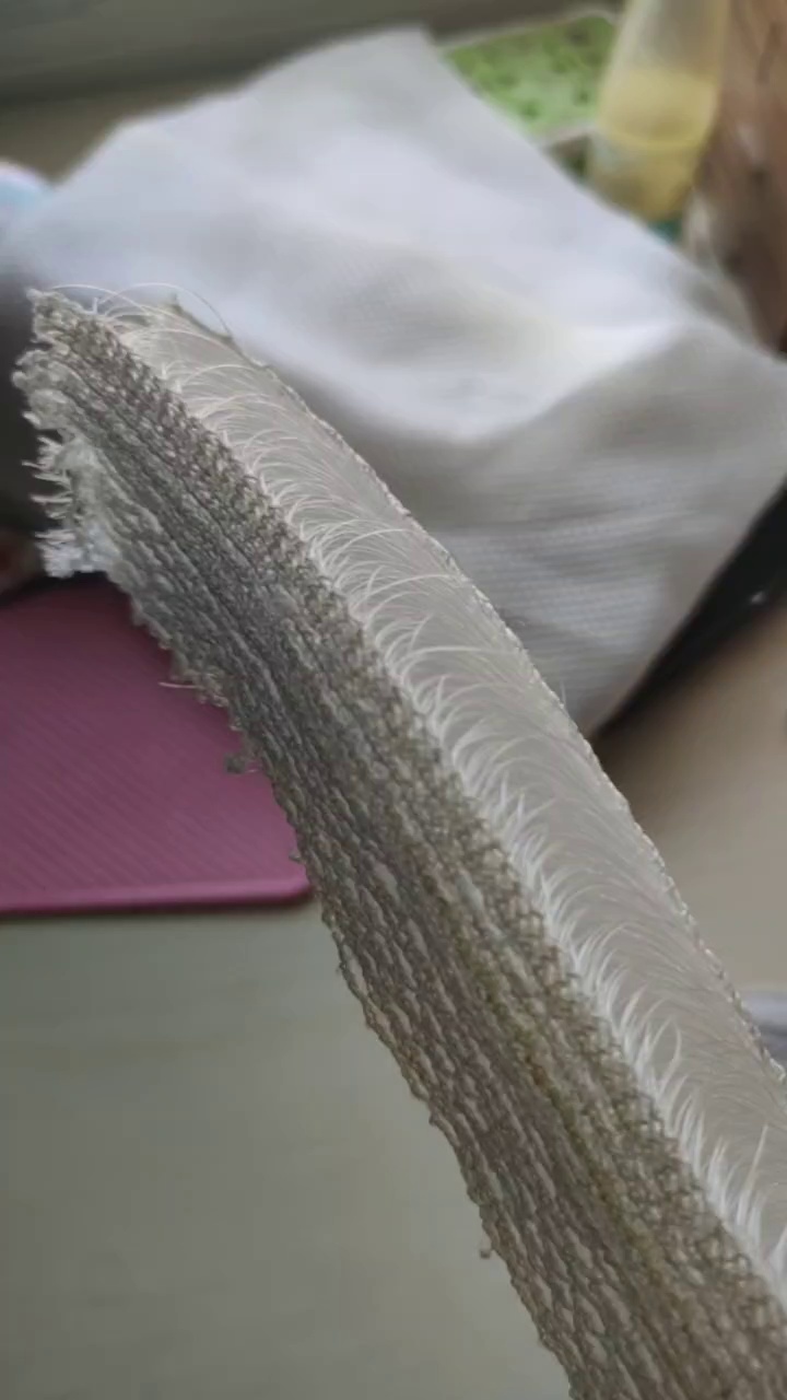 长期出售床垫厂下来的边角料，两边涤纶，带一层涤纶丝，月供十几吨