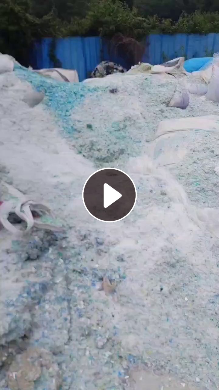 出售Pe复合pet膜破碎料，pet含量百分之30，Pe百分之70，可做毛毛虫，炼油，压板，电风扇底座