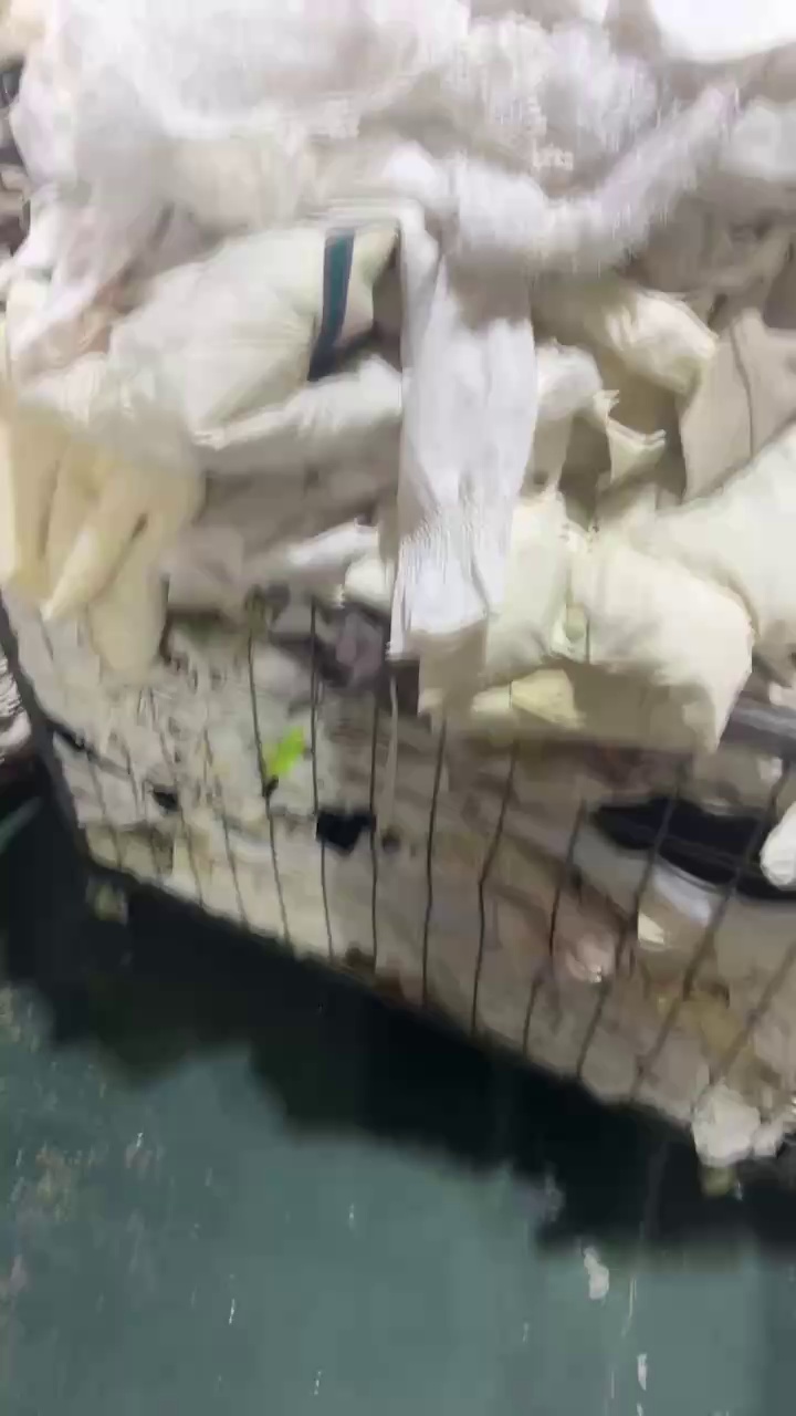 长期出售旧衣服大白，白料，开花料，现货有30吨左右，货在湖北仙桃