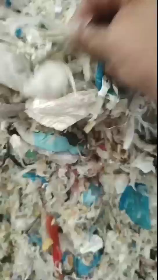 出售塑料炼油料，，pe膜水洗出来的废料，月供7-800吨